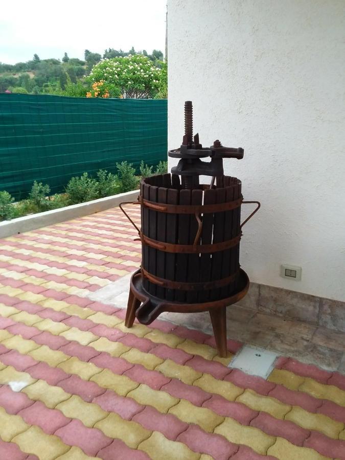 Vila Casa Tre Noci Lascari Exteriér fotografie